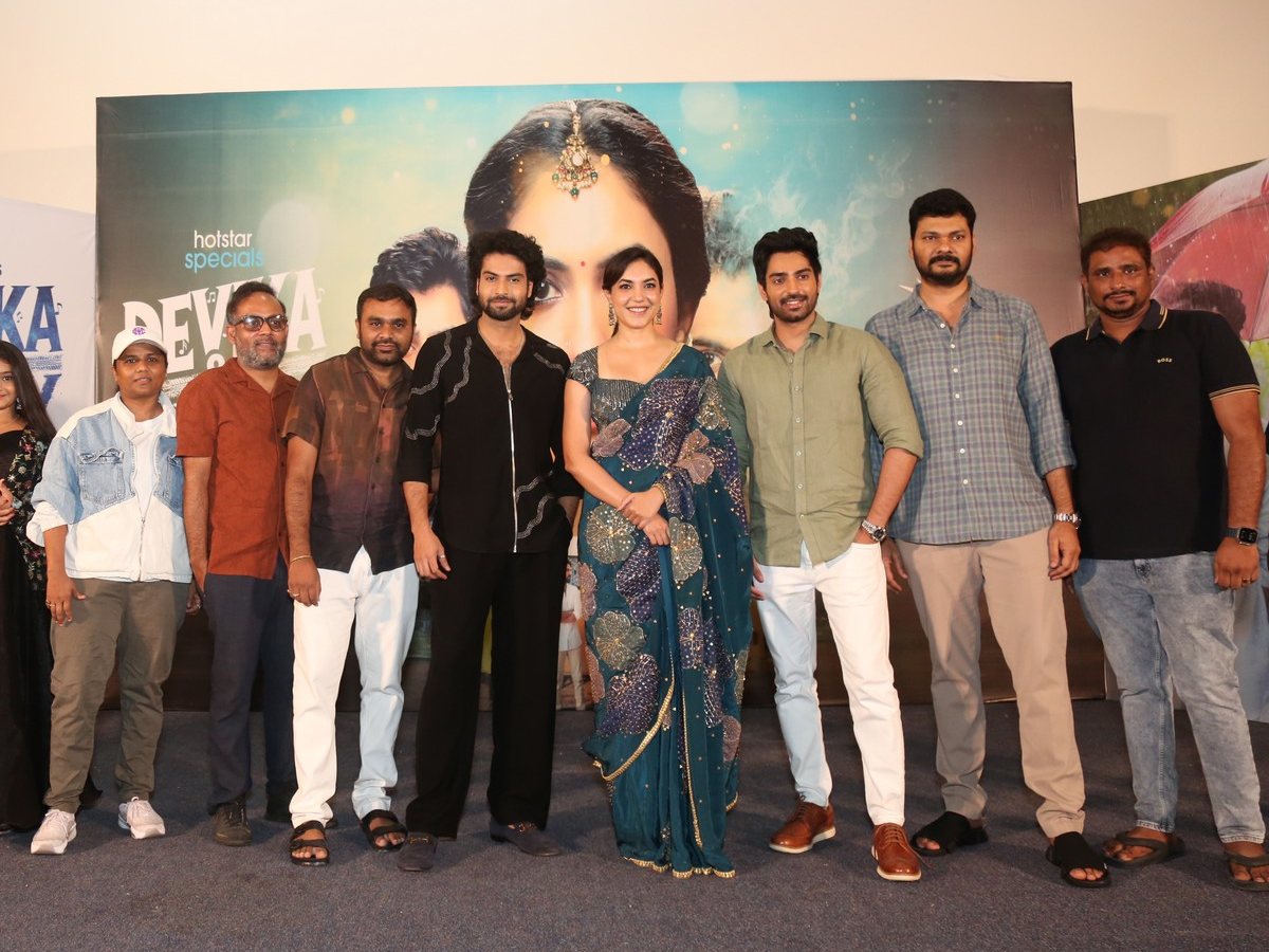 Devi_20and_20devika_20pressmeet5.jpg 5