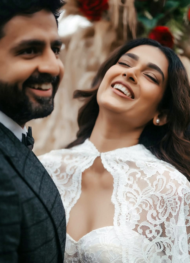 Malli_20raava_20actress_20wedding_20anniversary6.jpg 7