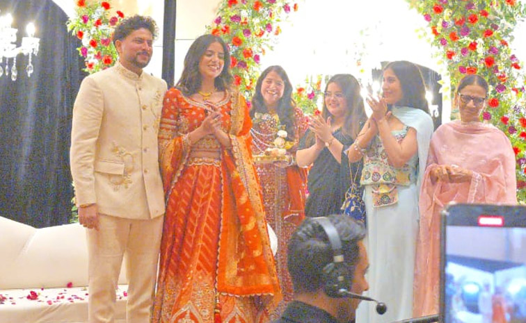 Kuldeep_20Yadav_20gets_20engaged_20to_20childhood_20friend_20Vanshika_20in_20Lucknow_20photos_20_289_29.jpg 9