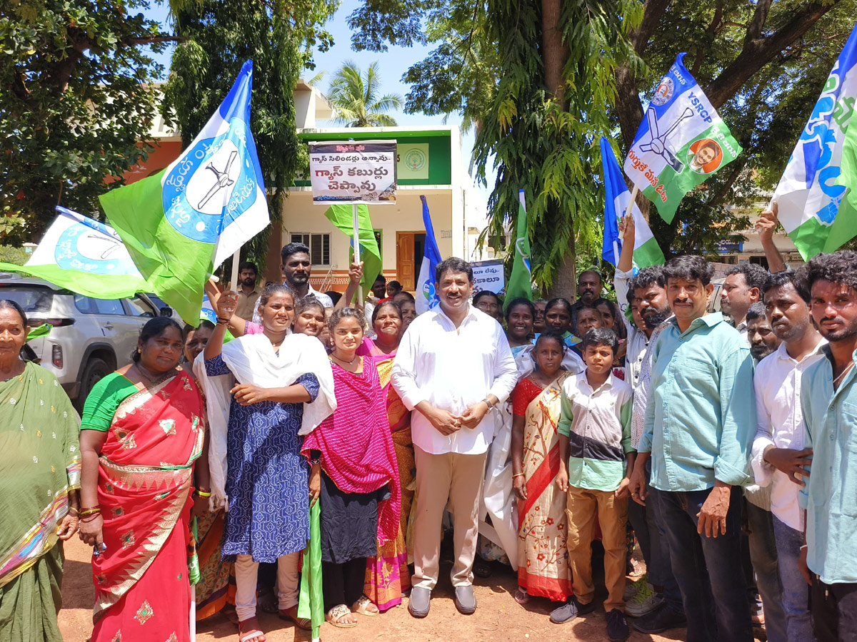 YSRCP_20Cadre_20AP_20People_20Parcipated_20Vennupotu_20Dinam_20Against_20CBN_20Govt_20Photos_20_2816_29.jpg 19