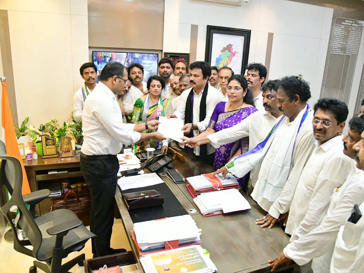 YSRCP_20Cadre_20AP_20People_20Parcipated_20Vennupotu_20Dinam_20Against_20CBN_20Govt_20Photos_20_286_29.jpg 9