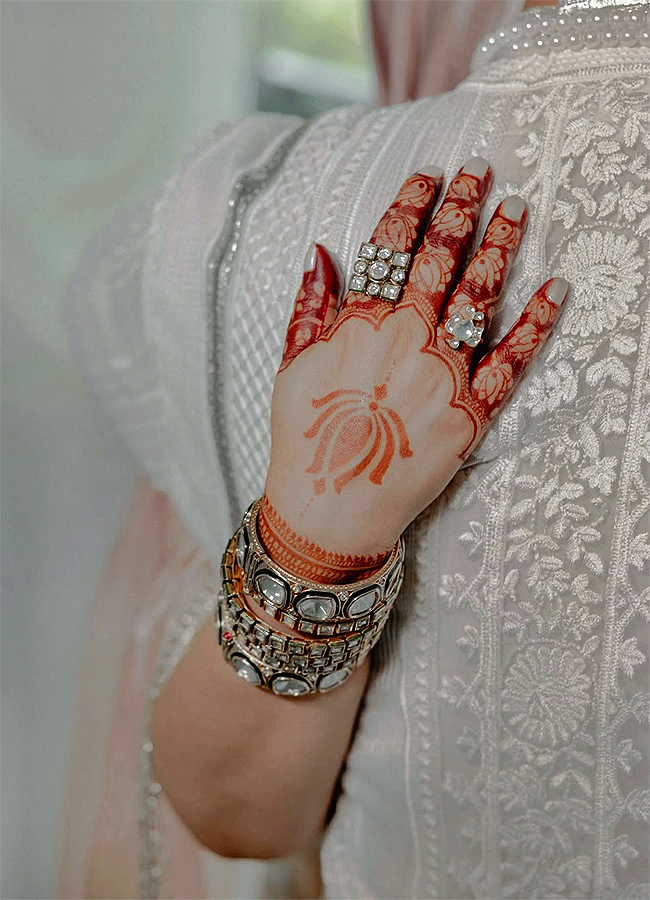 Hina_20Khan_20marries_20Rocky_20Jaiswal_20in_20an_20intimate_20ceremony_20amid_20cancer_20battle_20Photos__20_2812_29.jpg 12