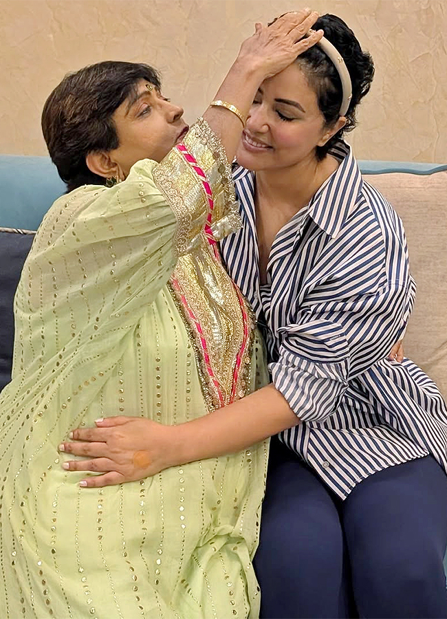 Hina_20Khan_20marries_20Rocky_20Jaiswal_20in_20an_20intimate_20ceremony_20amid_20cancer_20battle_20Photos__20_2819_29.jpg 19