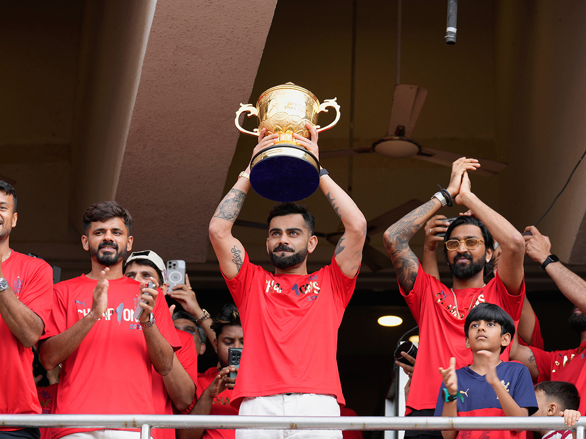 IPL_202025_20winning_20Royal_20Challengers_20Bengaluru_20team_20felicitation_20ceremony_20at_20the_20Chinnaswamy_20Stadium__20_2812_29.jpg 12