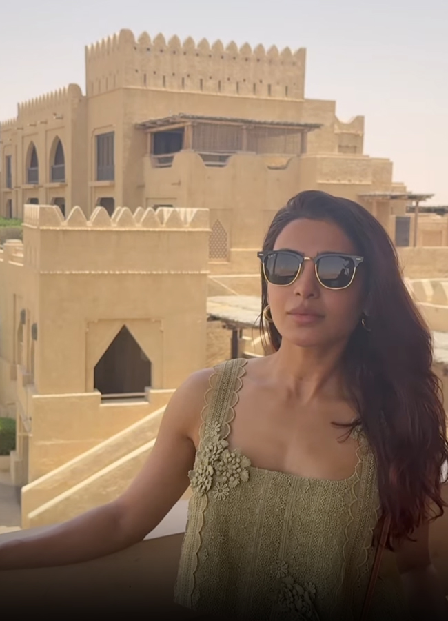 Samantha_20in_20dubai10.jpg 11