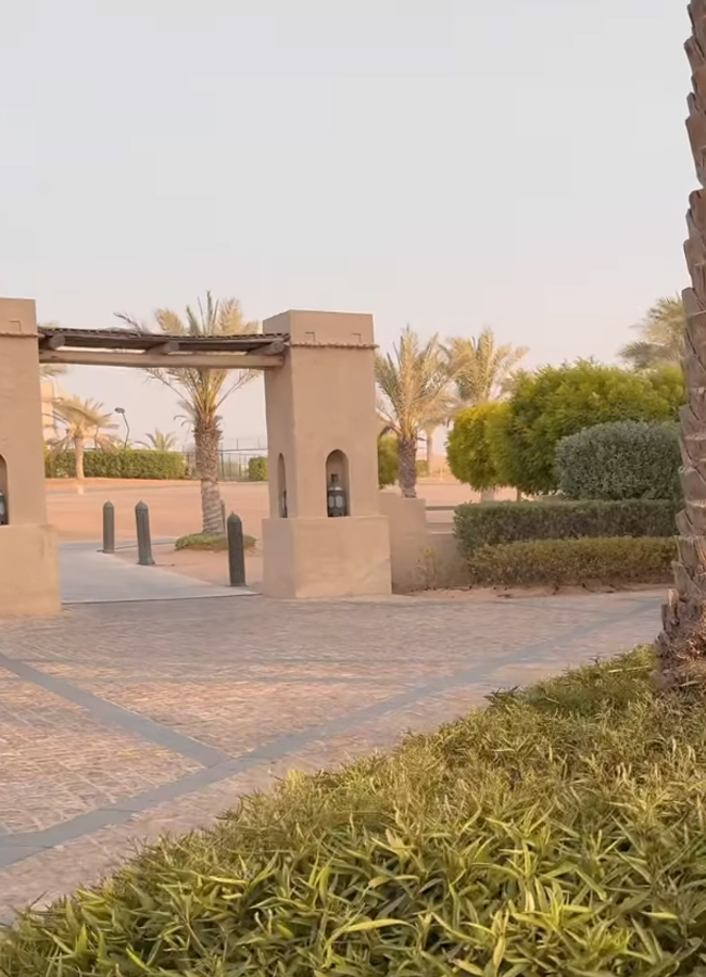 Samantha_20in_20dubai4.jpg 5