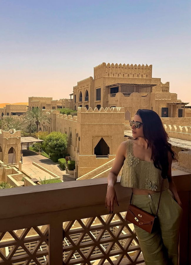 Samantha_20in_20dubai8.jpg 9