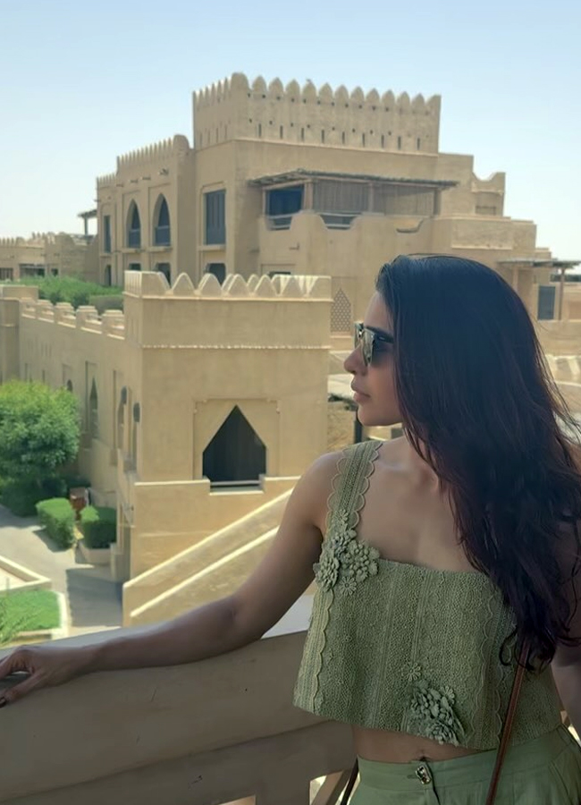 Samantha_20in_20dubai9.jpg 10