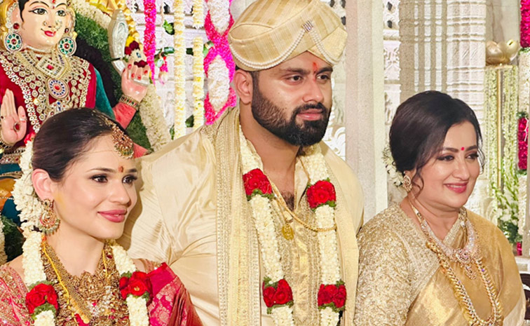 Senior_20Actress_20Sumalatha_20son_20Abhishek_20wedding_20Anniversary_20Photos_20_281_29.jpg 1