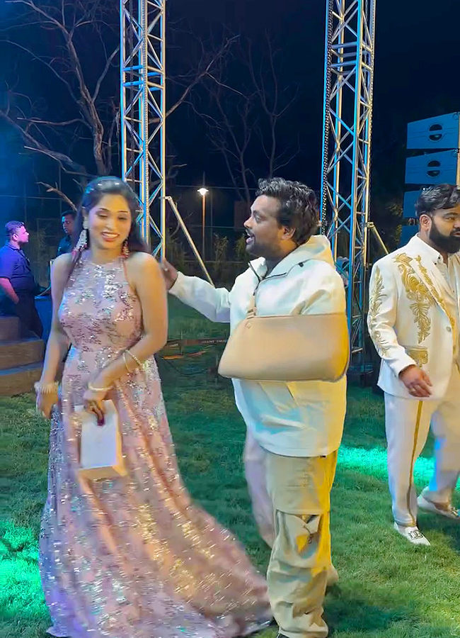 Telugu_20Bigg_20Boss_20Subhashree_20Rayaguru_20Engagement_20Pics_20Viral_5.jpg 5