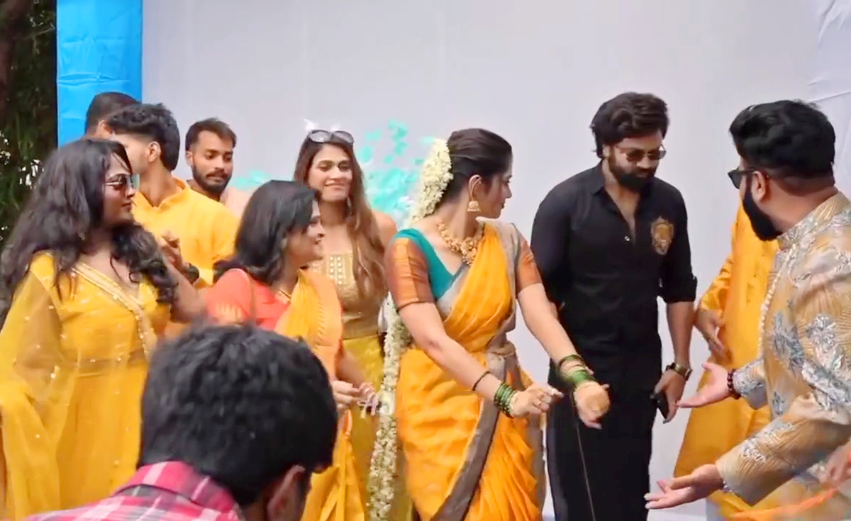 Telugu_20Bigg_20Boss_20Subhashree_20Rayaguru_20Engagement_20Pics_20Viral_7.jpg 7