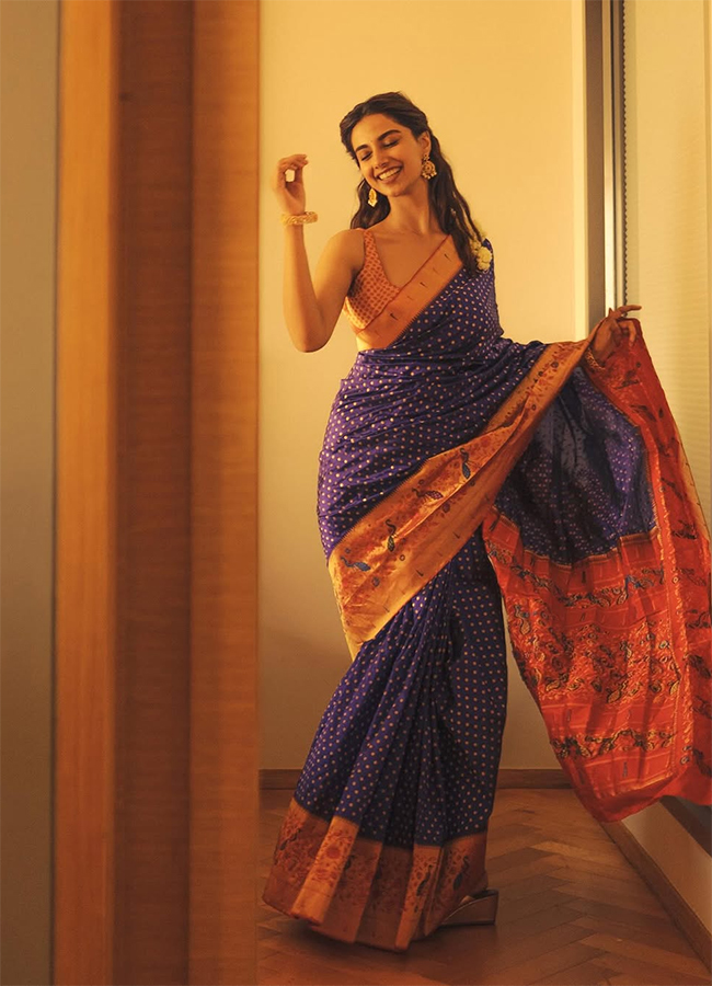 Tollywood_20Actress_20Meenakshi_20Chaudhary_20HD_20Photo_20Gallery__20_2812_29.jpg 12