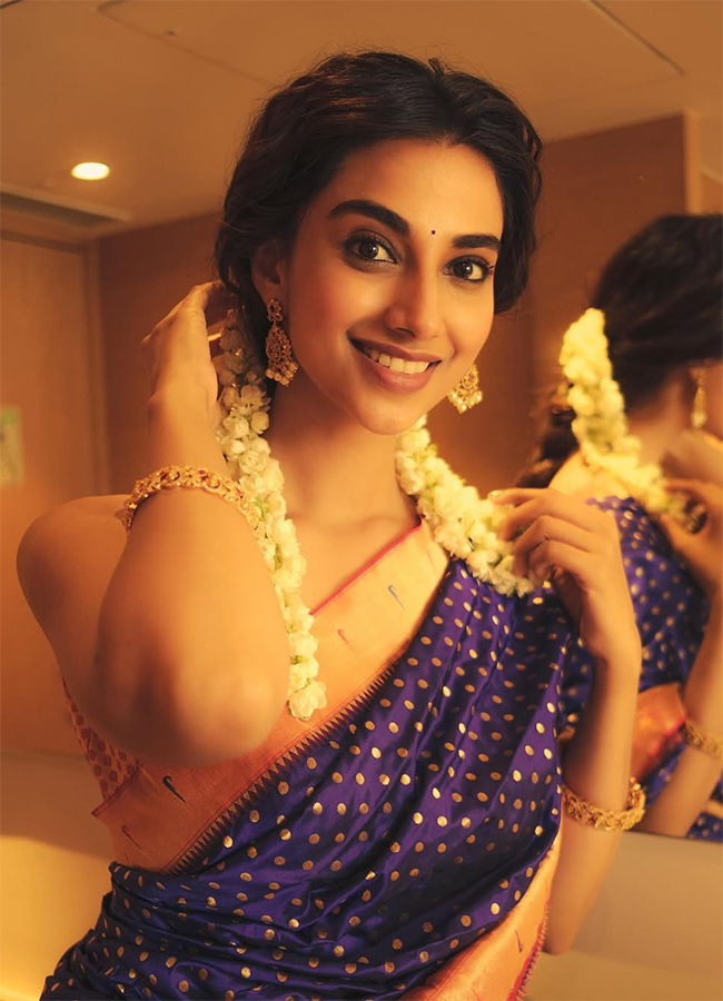 Tollywood_20Actress_20Meenakshi_20Chaudhary_20HD_20Photo_20Gallery__20_2814_29.jpg 14