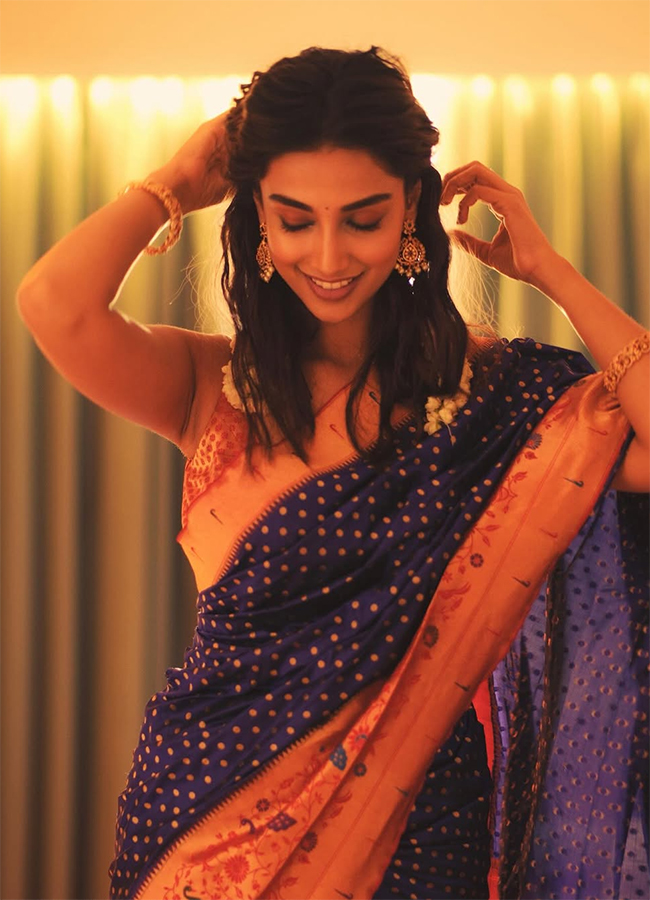 Tollywood_20Actress_20Meenakshi_20Chaudhary_20HD_20Photo_20Gallery__20_2816_29.jpg 16