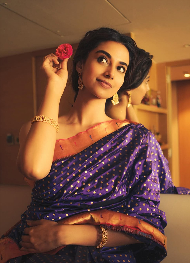 Tollywood_20Actress_20Meenakshi_20Chaudhary_20HD_20Photo_20Gallery__20_285_29.jpg 5