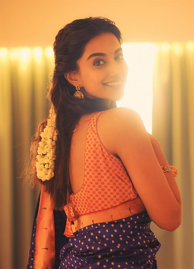 Tollywood_20Actress_20Meenakshi_20Chaudhary_20HD_20Photo_20Gallery__20_288_29.jpg 8