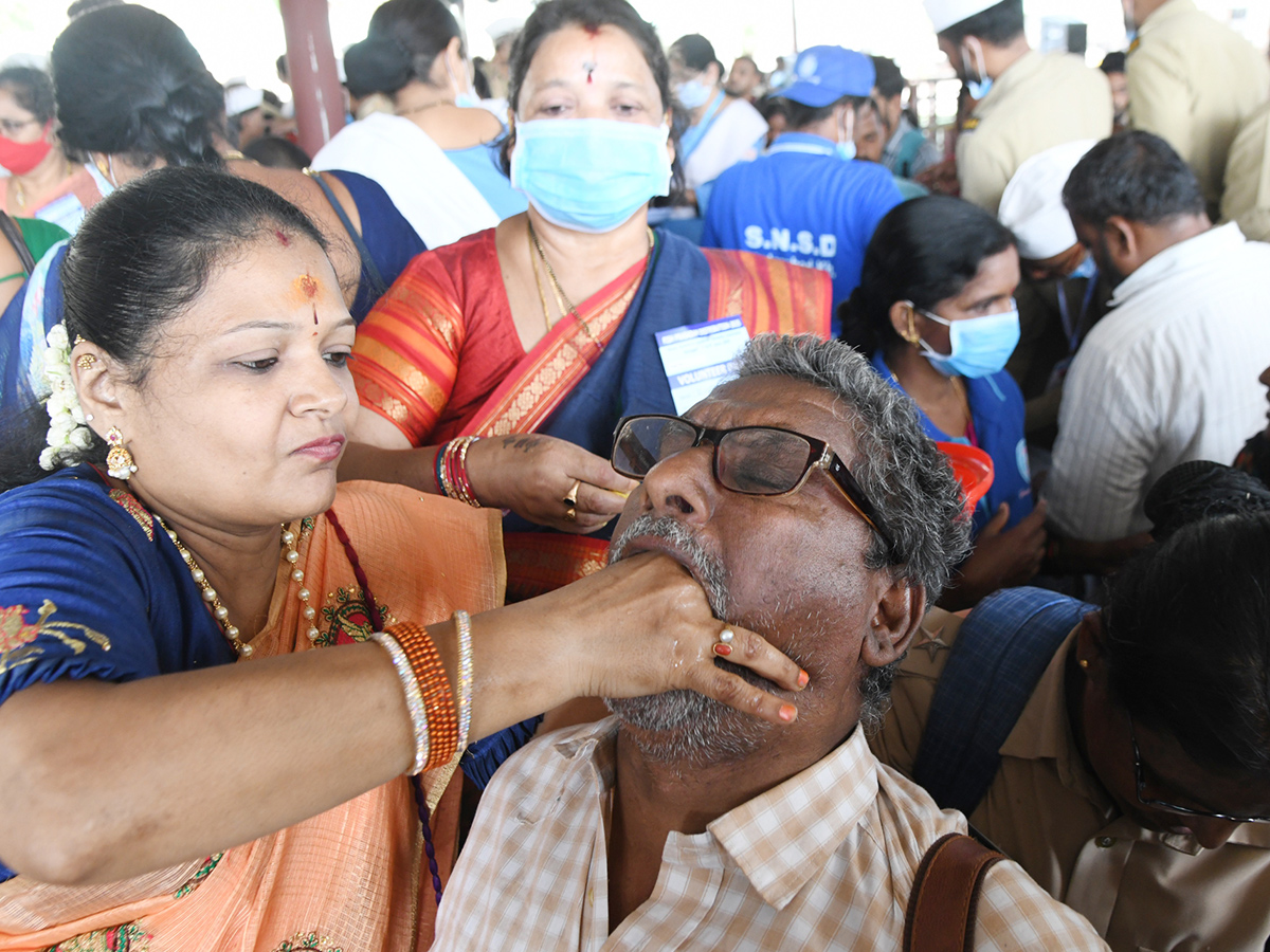Chepa_20Mandu_20Prasadam_20In_20Nampally_20Exhibition_20Grounds_20Hyderabad__20_2814_29.jpg 14