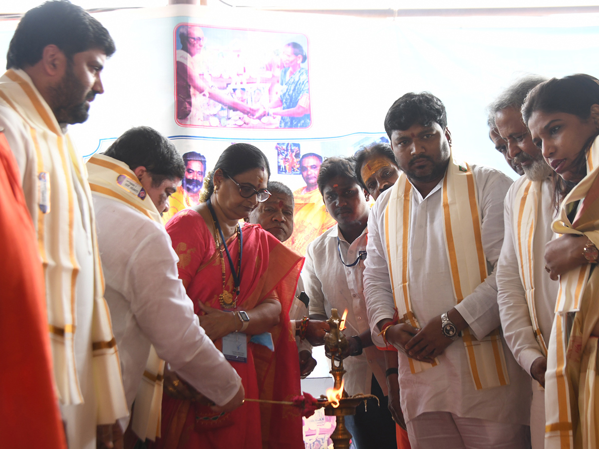 Chepa_20Mandu_20Prasadam_20In_20Nampally_20Exhibition_20Grounds_20Hyderabad__20_2819_29.jpg 19