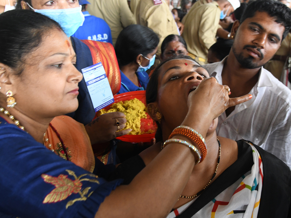 Chepa_20Mandu_20Prasadam_20In_20Nampally_20Exhibition_20Grounds_20Hyderabad__20_285_29.jpg 5