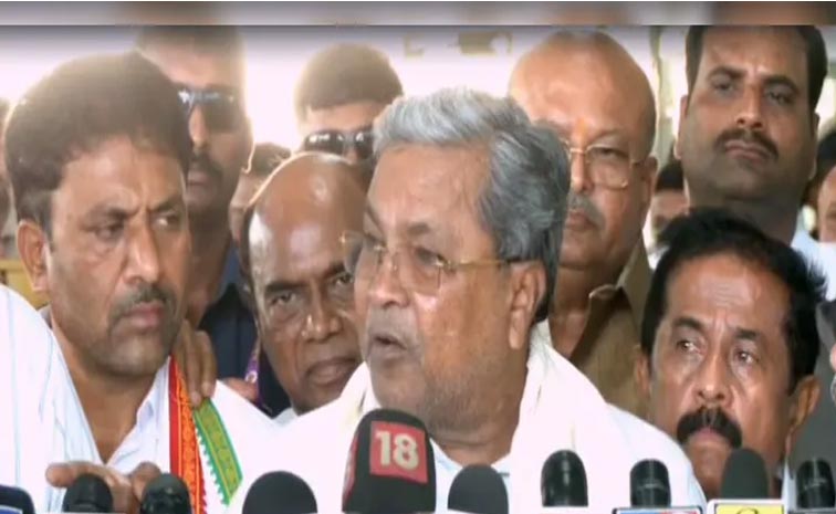 Siddaramaiah_RCB.jpg