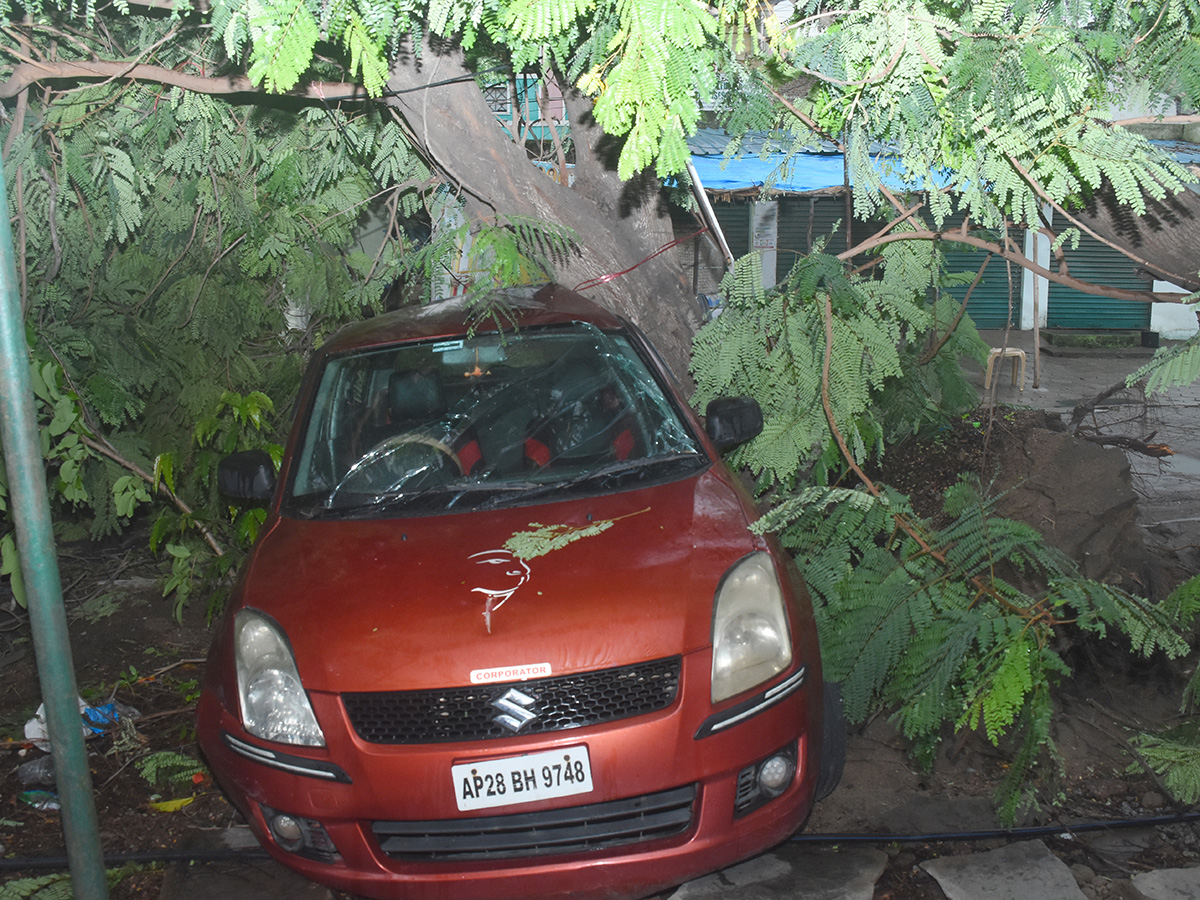Heavy_20Hail_20Storm_20Rain_20Lashes_20In_20Nizamabad_20__20_283_29.jpg 3
