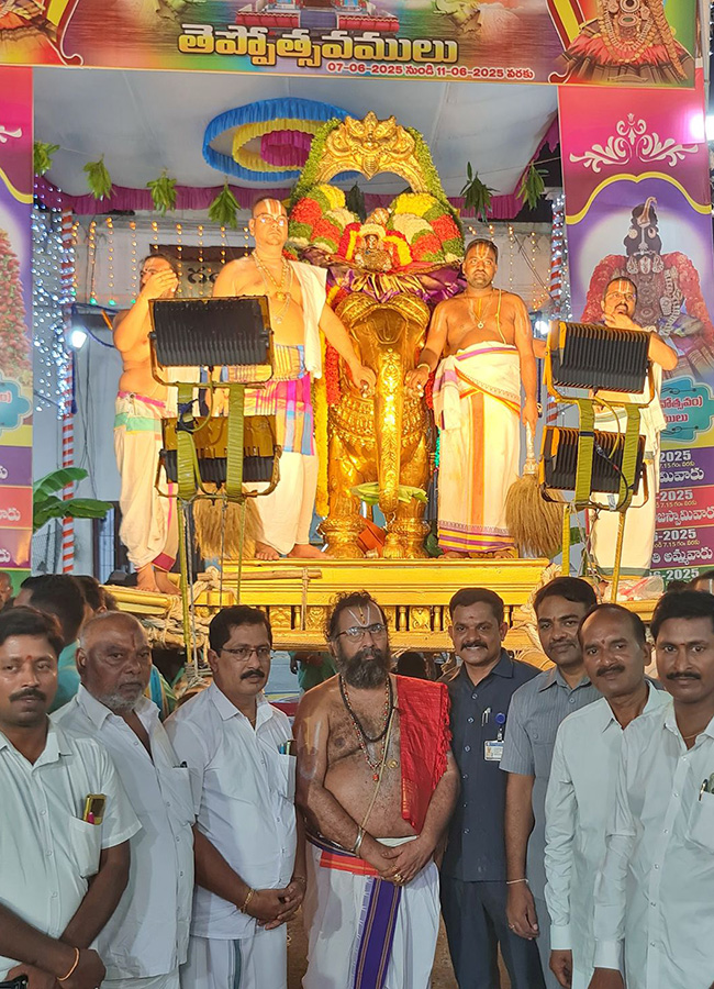 Sri_20Padmavathi_20Ammavari_20Teppotsavam_20Tiruchanur_20Photos__20_288_29.jpg 8