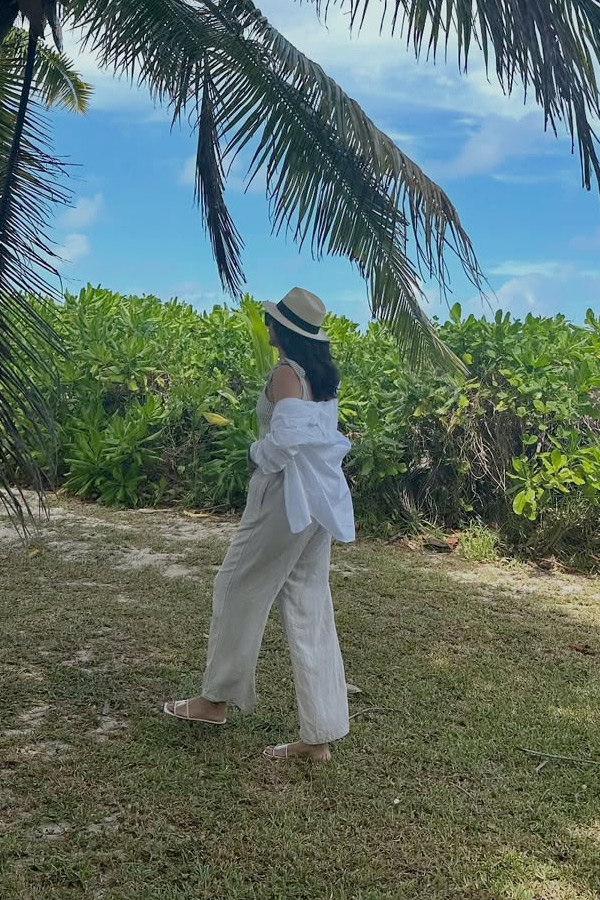 Actress_20Ritu_20Varma_20enjoying_20maldives_20vacation_20Photos_20_284_29.jpg 5