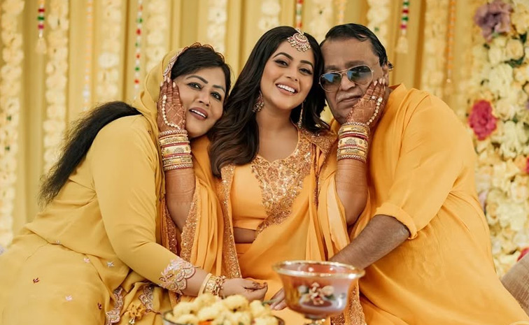 Actress_20poorna_20emotional_20post_20on_20wedding_20Anniversary_20Day_20Photos_20_2814_29.jpg 5