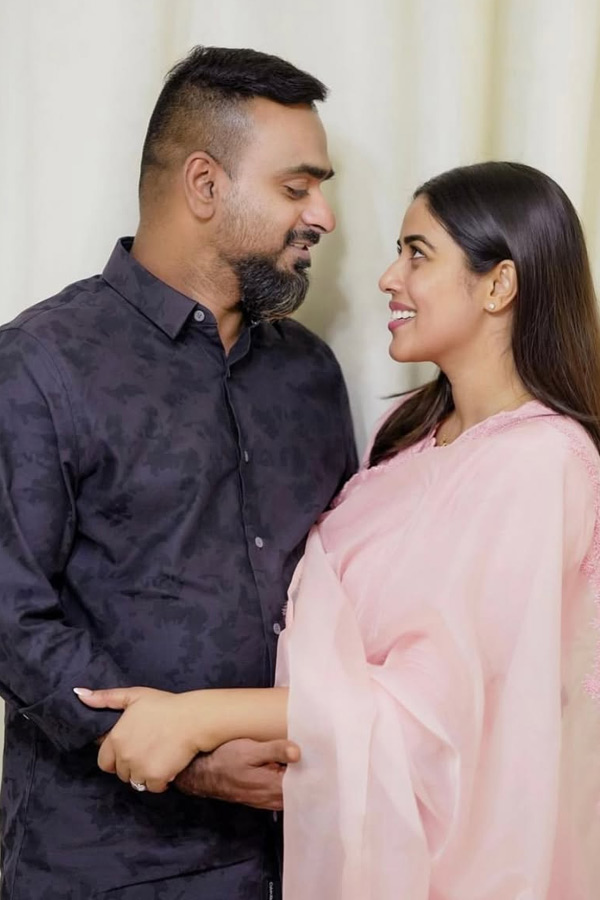 Actress_20poorna_20emotional_20post_20on_20wedding_20Anniversary_20Day_20Photos_20_285_29.jpg 11