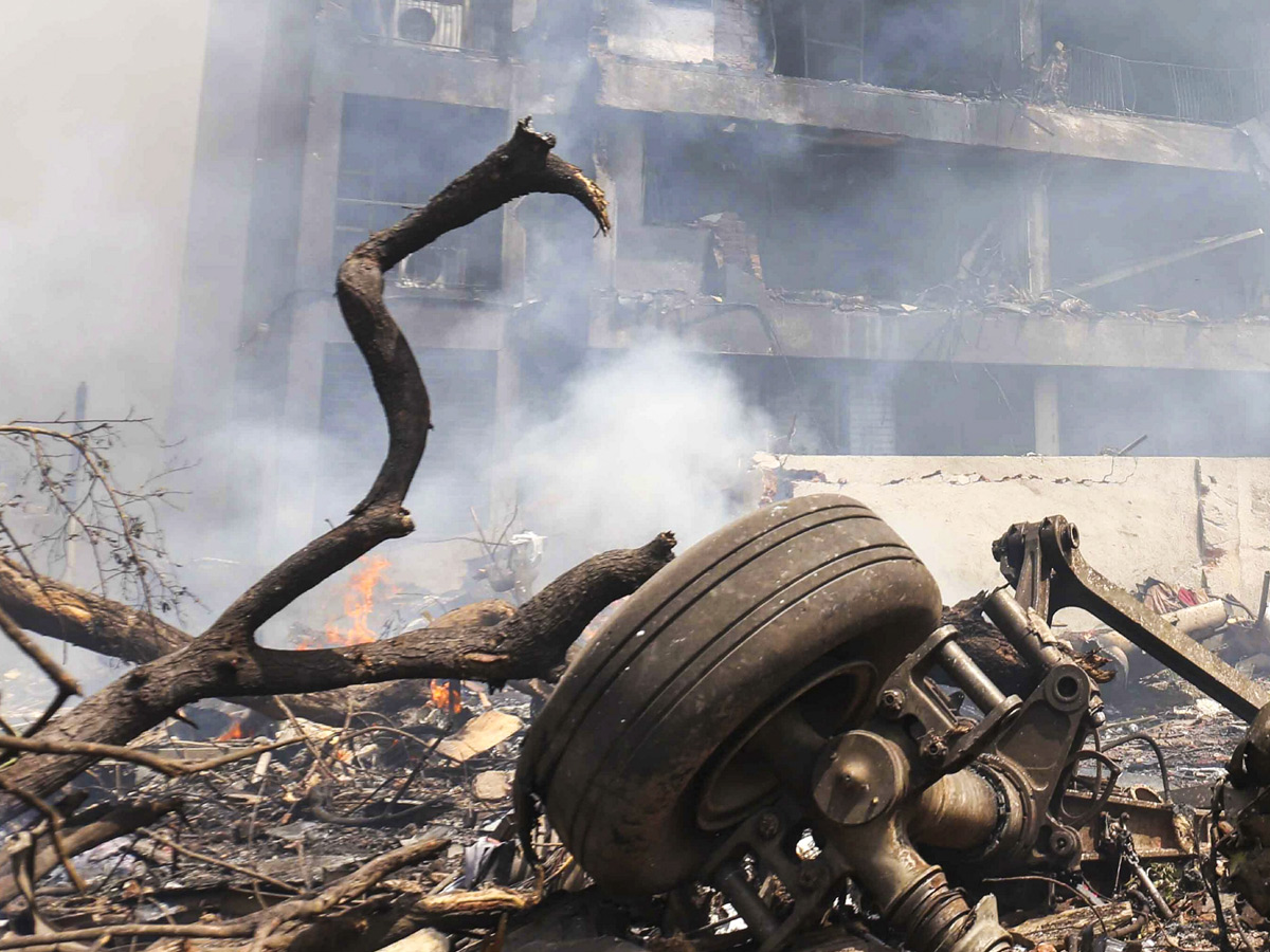 Air_20India_20Ahmedabad-London_20flight_20crashes_20near_20airport_20in_20Meghani_20area_20Photos_1_20_281_29.jpg 14
