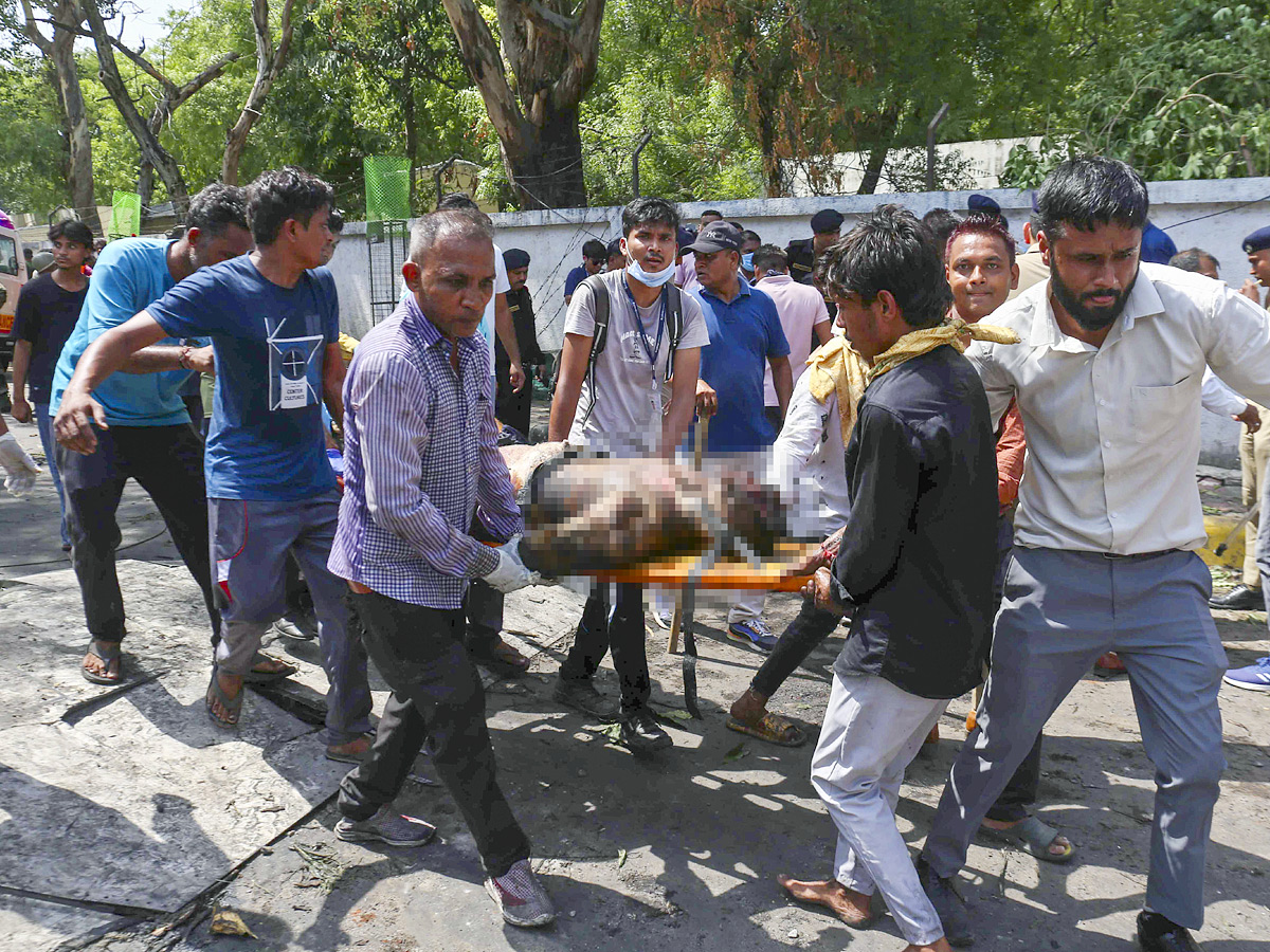 Air_20India_20Ahmedabad-London_20flight_20crashes_20near_20airport_20in_20Meghani_20area_20Photos_1_20_282_29.jpg 15