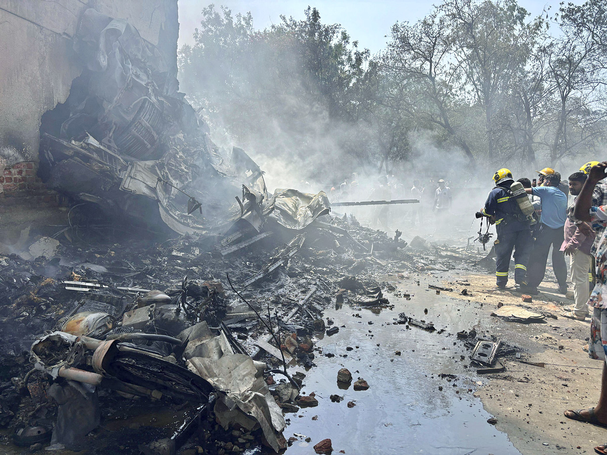 Air_20India_20Ahmedabad-London_20flight_20crashes_20near_20airport_20in_20Meghani_20area_20Photos_20_281_29_0.jpg 9