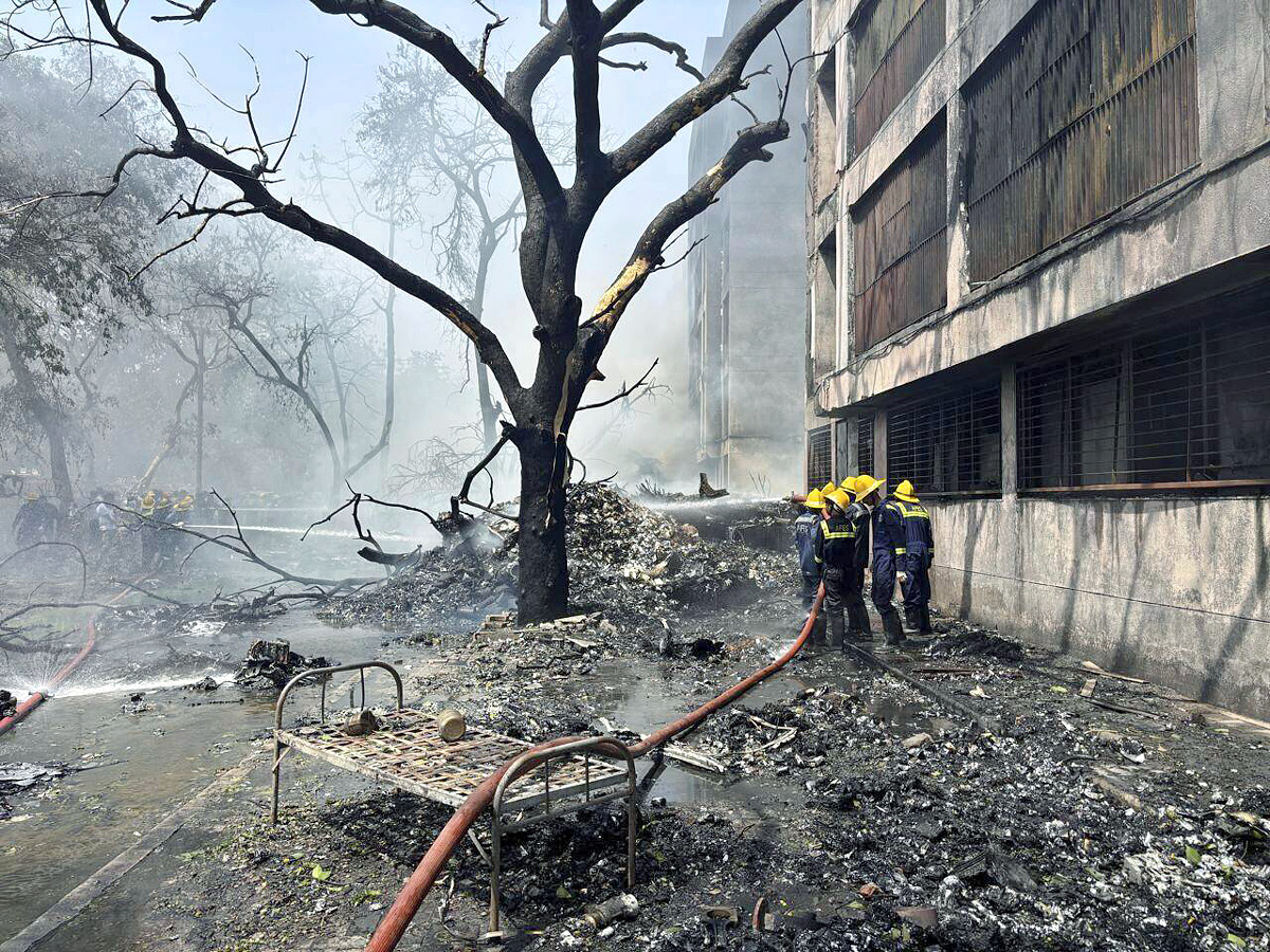 Air_20India_20Ahmedabad-London_20flight_20crashes_20near_20airport_20in_20Meghani_20area_20Photos_20_282_29_0.jpg 10