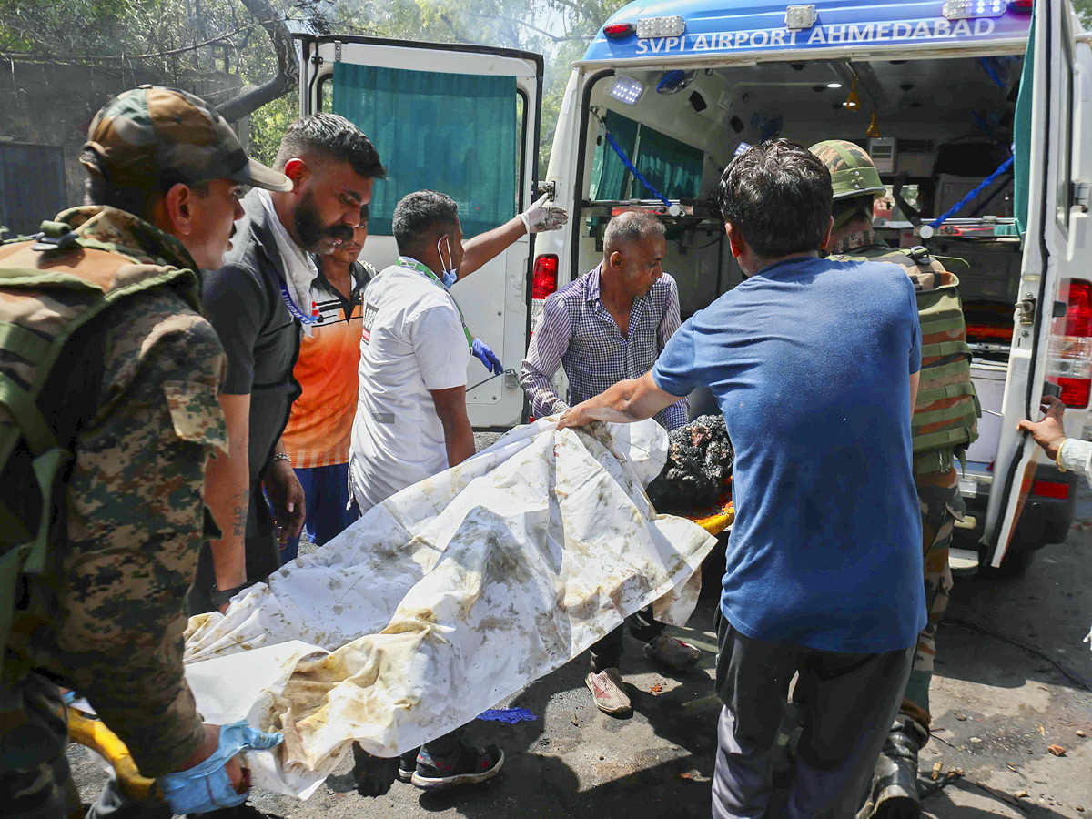 Air_20India_20Ahmedabad-London_20flight_20crashes_20near_20airport_20in_20Meghani_20area_20Photos_2_20_281_29.jpg 19