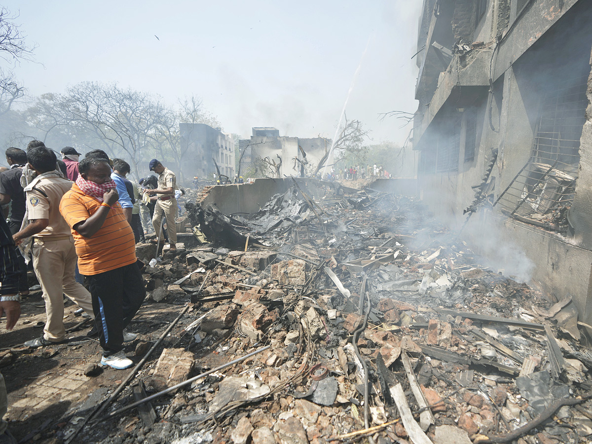 Air_20India_20Ahmedabad-London_20flight_20crashes_20near_20airport_20in_20Meghani_20area_20Photos_3_20_283_29.jpg 23