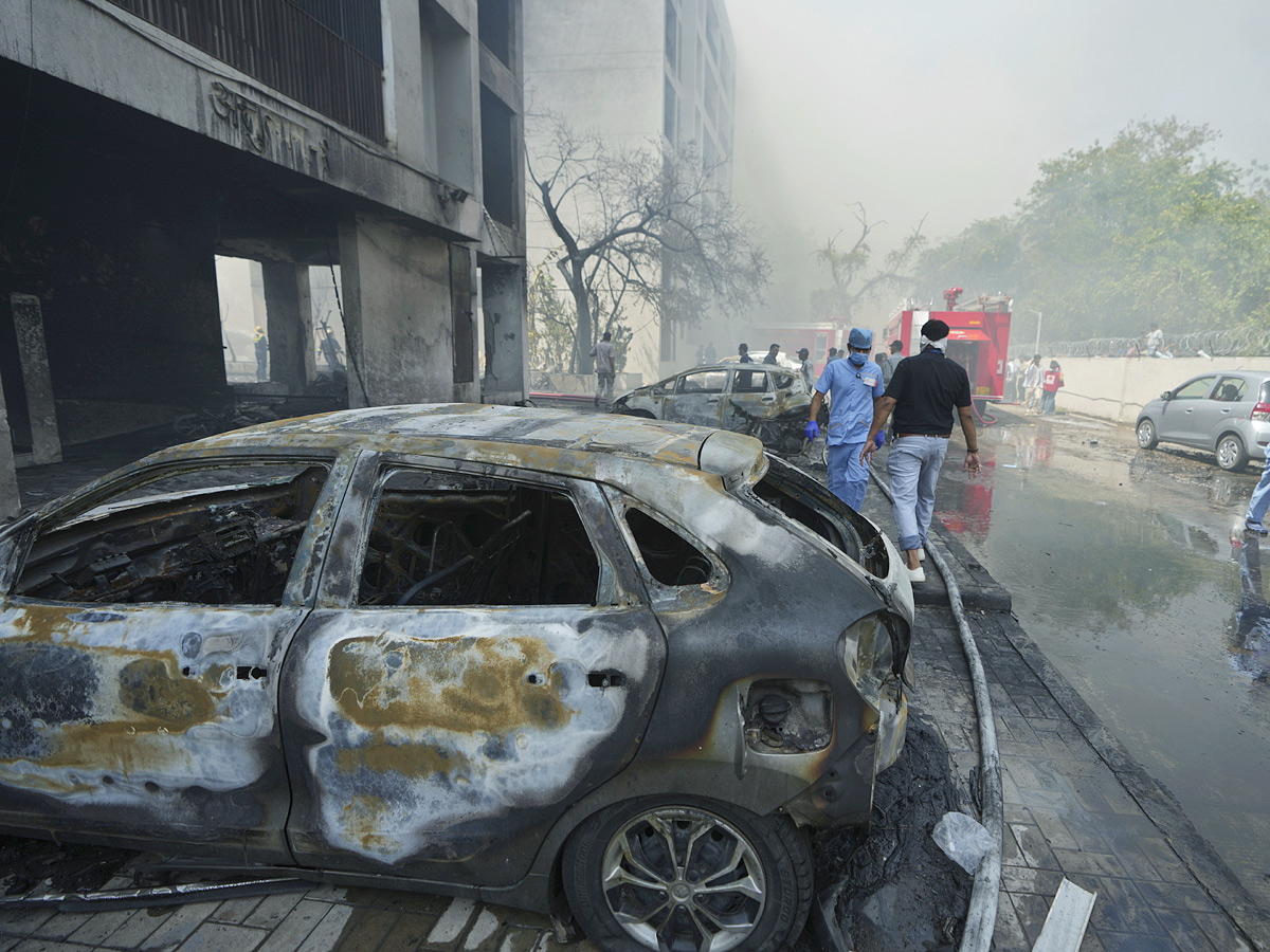 Air_20India_20Ahmedabad-London_20flight_20crashes_20near_20airport_20in_20Meghani_20area_20Photos_3_20_284_29.jpg 24