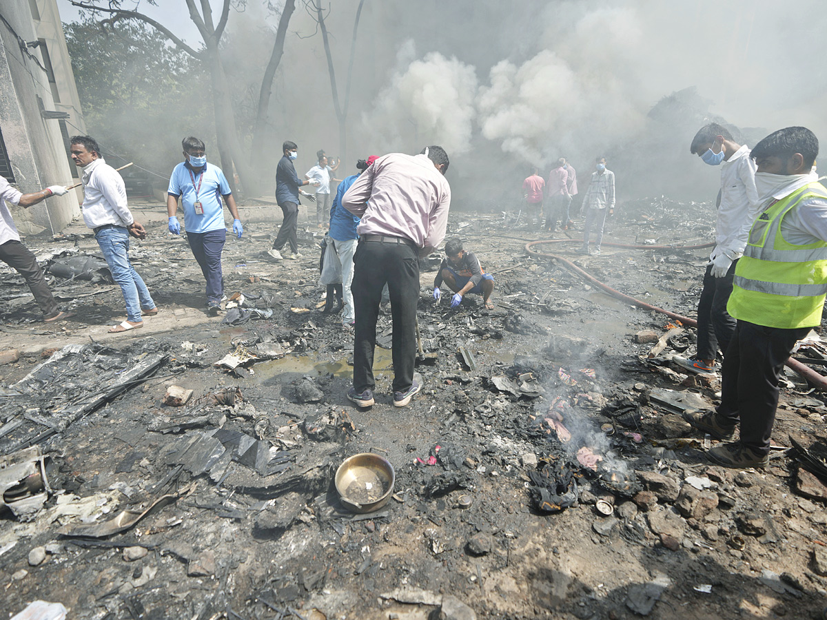Air_20India_20Ahmedabad-London_20flight_20crashes_20near_20airport_20in_20Meghani_20area_20Photos_3_20_285_29.jpg 25