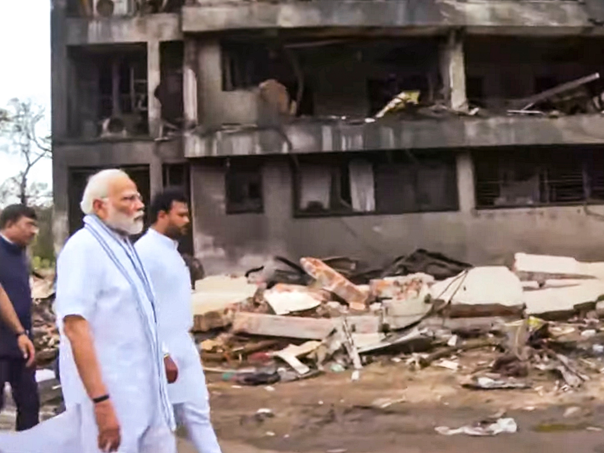 Narendra_20Modi_20visits_20the_20site_20of_20the_20Air_20India_20plane_20crash_20in_20Ahmedabad__20_2813_29.jpg 13