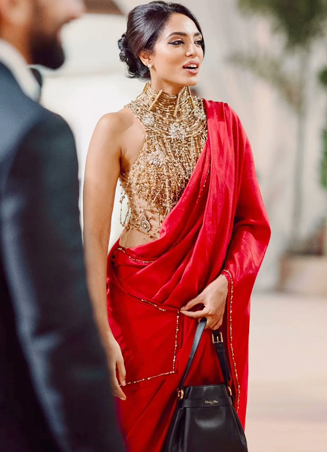 Sobhita_20Dhulipala_20and_20Naga_20Chaitanya_20stun_20at_20Akhil_20Zainab_20reception__20_282_29.jpg 2