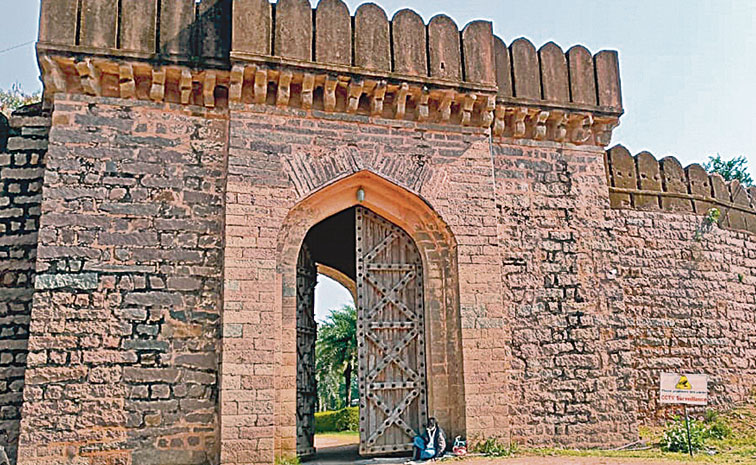 Damakonda-Fort.jpg