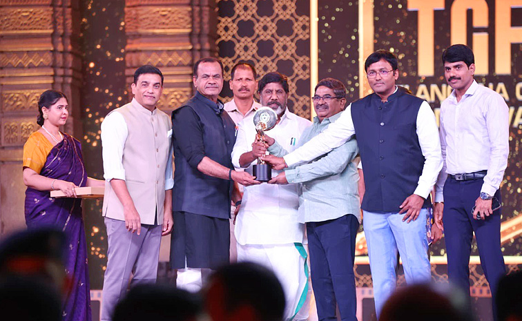 Grand_20Gaddar_20film_20Awards_20Ceremony_20At_20Hyderabad_20Photos_20_284_29.jpg 2