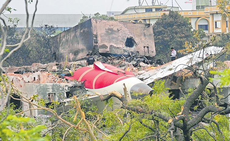 INDIA-PLANE-CRASH.jpg
