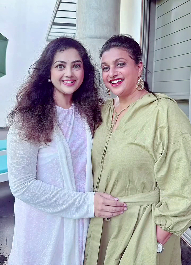 Tollywood_20Actress_20Roja_20And_20Meena_2090s_20Queens_20Party_20Viral_20Photos__20_2812_29.jpg 12