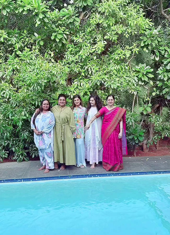 Tollywood_20Actress_20Roja_20And_20Meena_2090s_20Queens_20Party_20Viral_20Photos__20_2816_29.jpg 16