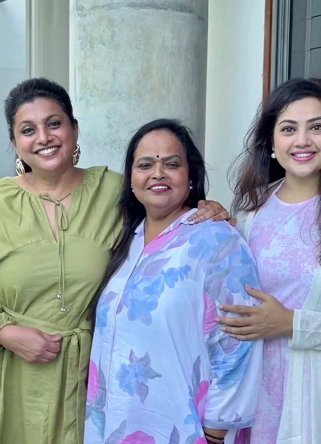 Tollywood_20Actress_20Roja_20And_20Meena_2090s_20Queens_20Party_20Viral_20Photos__20_286_29.jpg 6