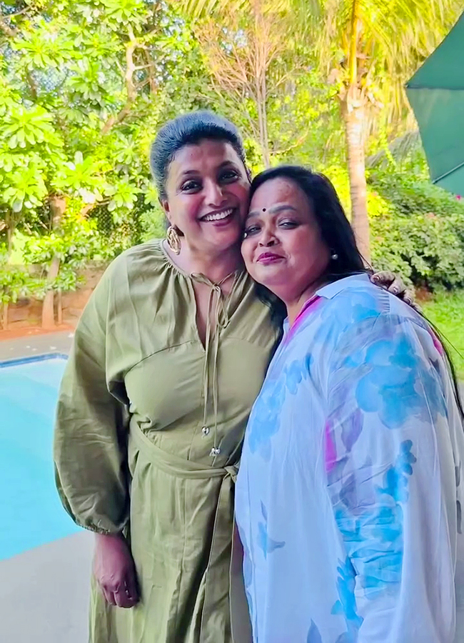 Tollywood_20Actress_20Roja_20And_20Meena_2090s_20Queens_20Party_20Viral_20Photos__20_287_29.jpg 7