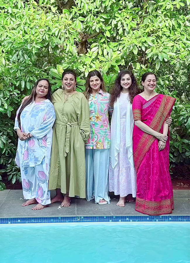 Tollywood_20Actress_20Roja_20And_20Meena_2090s_20Queens_20Party_20Viral_20Photos__20_289_29.jpg 9
