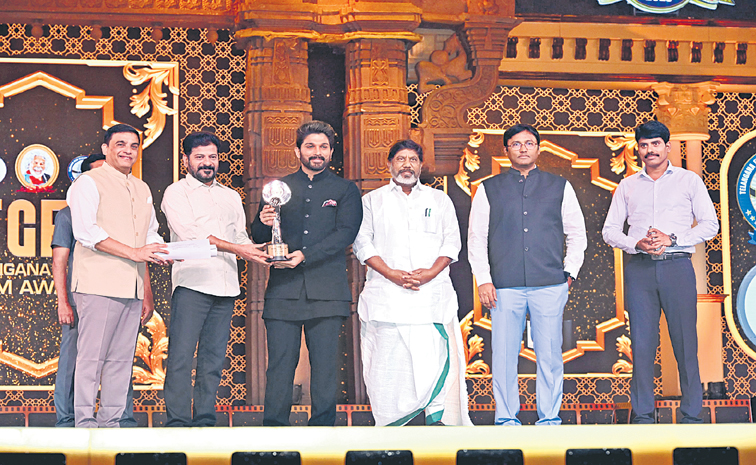 ALLU-ARJUN-AWARD1.jpg