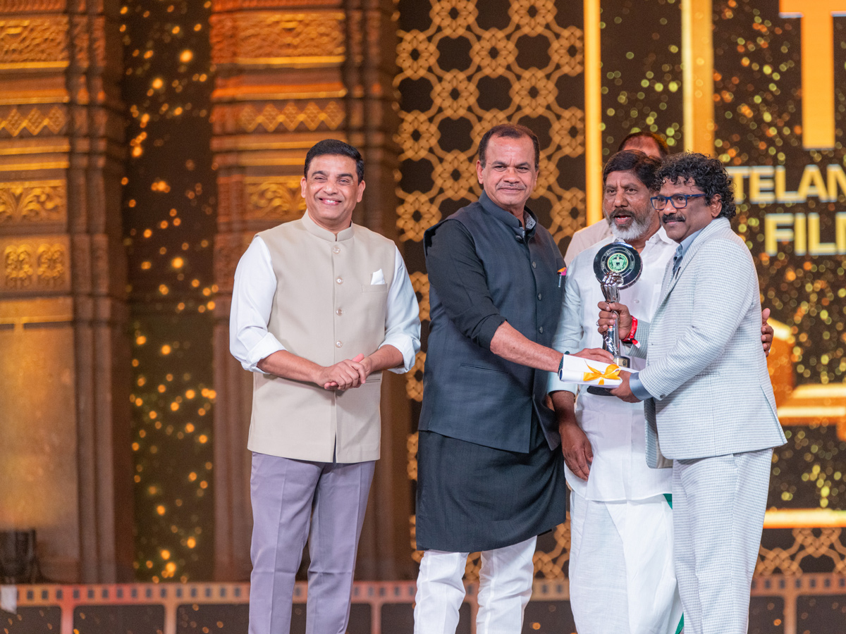 Telangana_20Gaddar_20Film_20Awards_20Photos_20_281_29_0.jpg 17