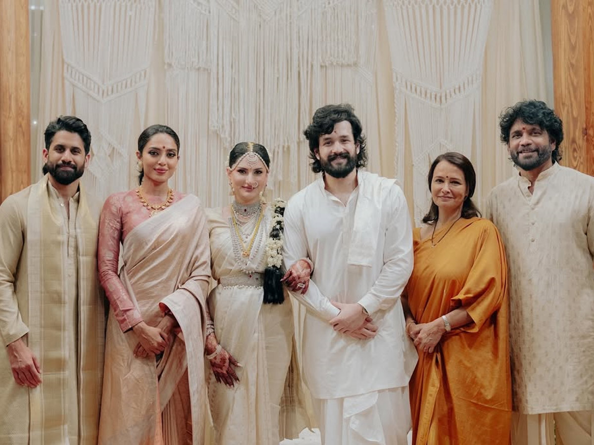 Sobhita_20Dhulipala_20shares_20A_20heartwarming_20moment_20with_20father-in-law_20Nagarjuna_20Akkineni_20at_20Akhil_20wedding_20Photos_20_2810_29.jpg 5